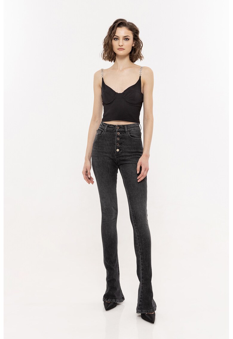 Top cu cupe accentuate