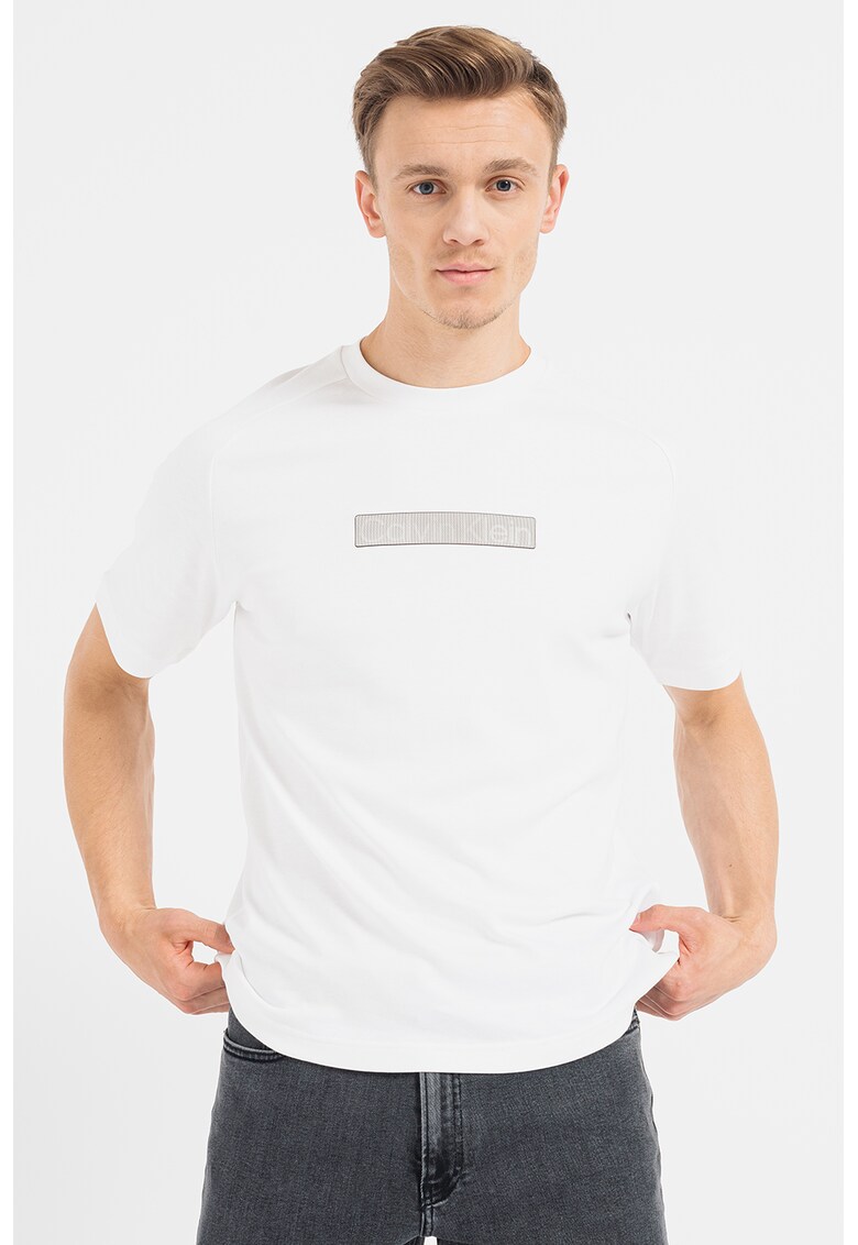 Tricou cu decolteu la baza gatului si logo