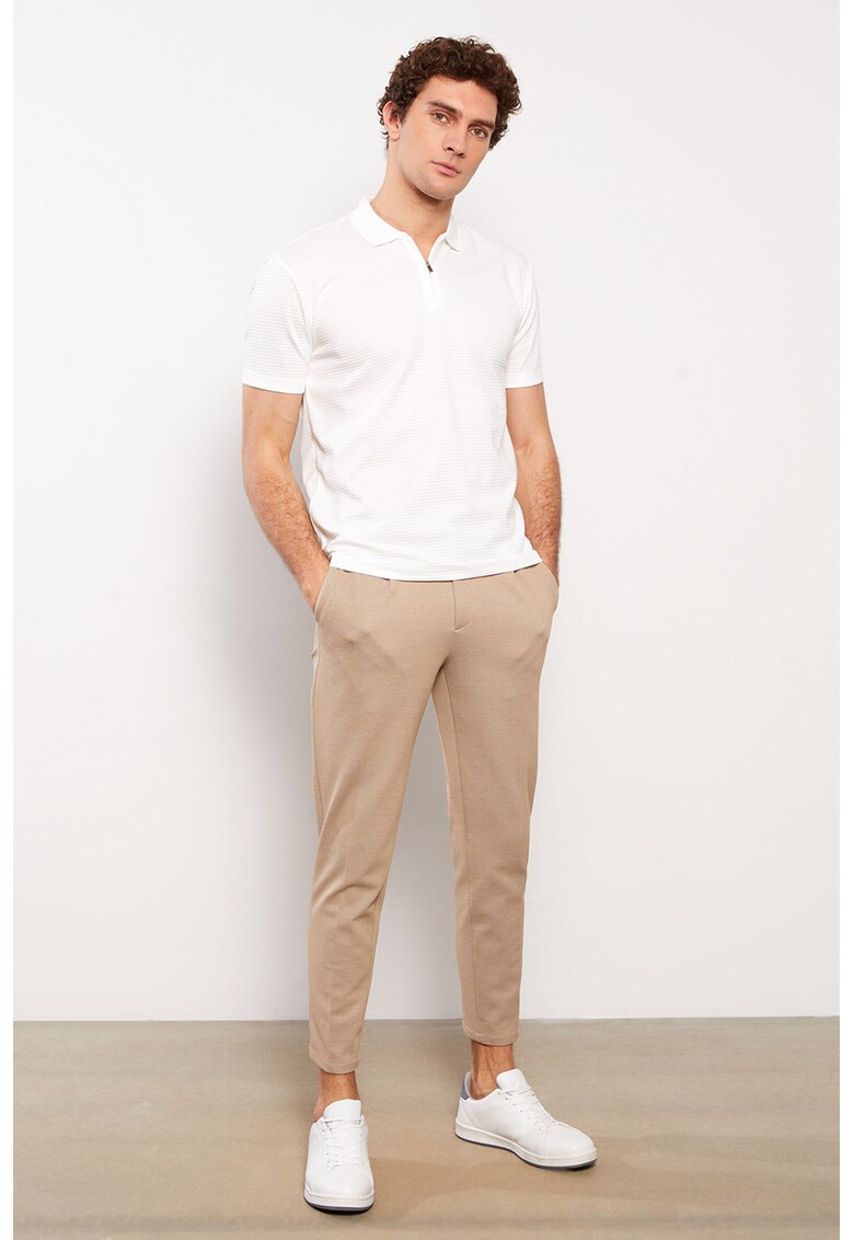 Pantaloni crop cu talie medie