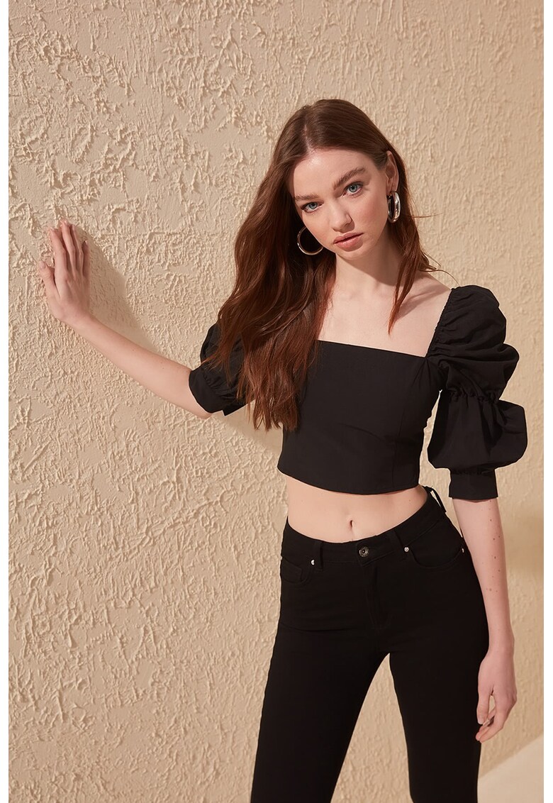 Bluza crop cu decolteu patrat si maneci bufante