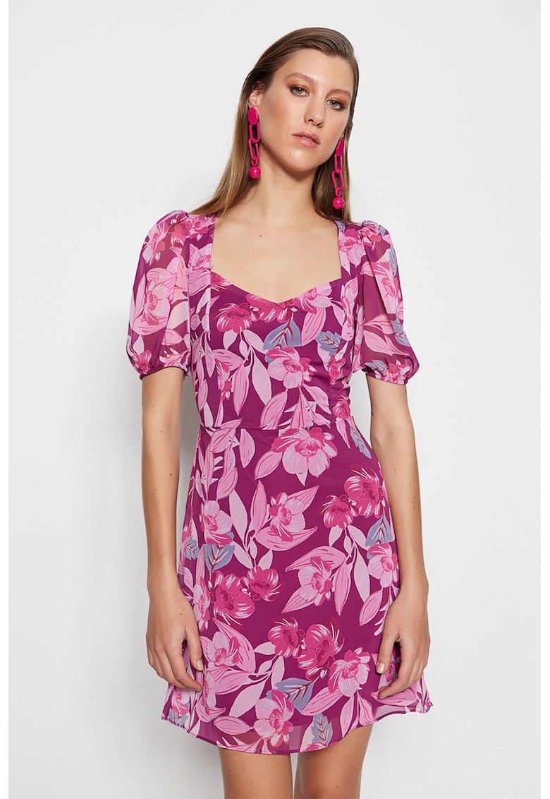 Rochie cu model floral si decupaj pe partea din spate