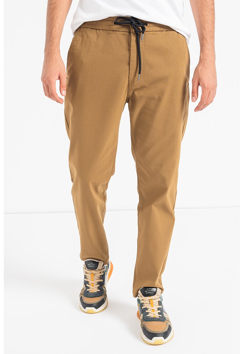 Pantaloni chino conici