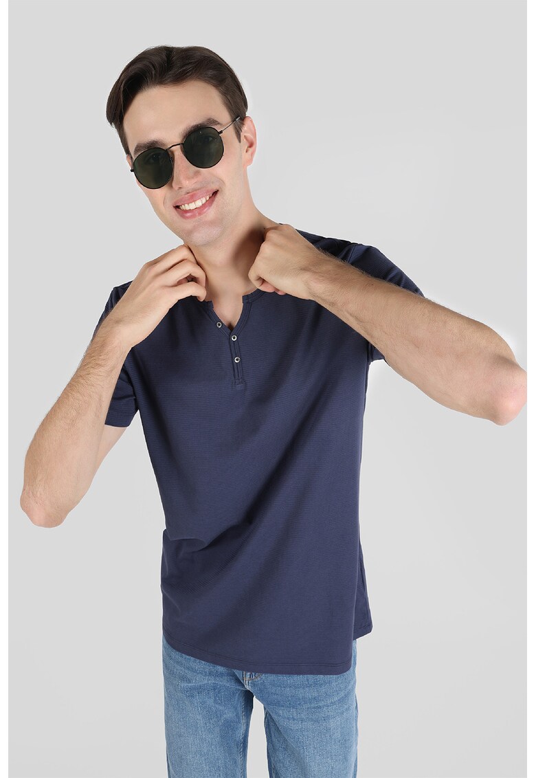 Tricou cu decolteu henley - Bleumarin