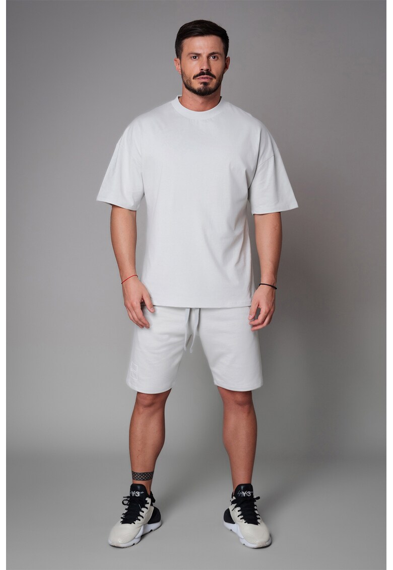 Set de tricou cu decolteu la baza gatului si pantaloni scurti