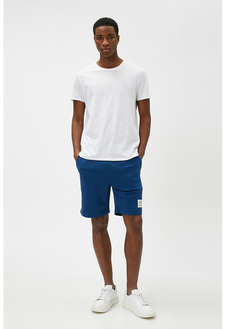 Pantaloni sport scurti cu aplicatie contrastanta