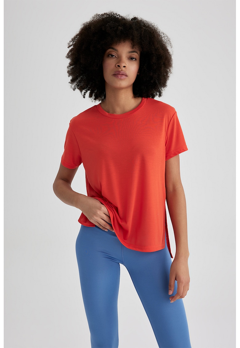 Tricou cu slituri laterale