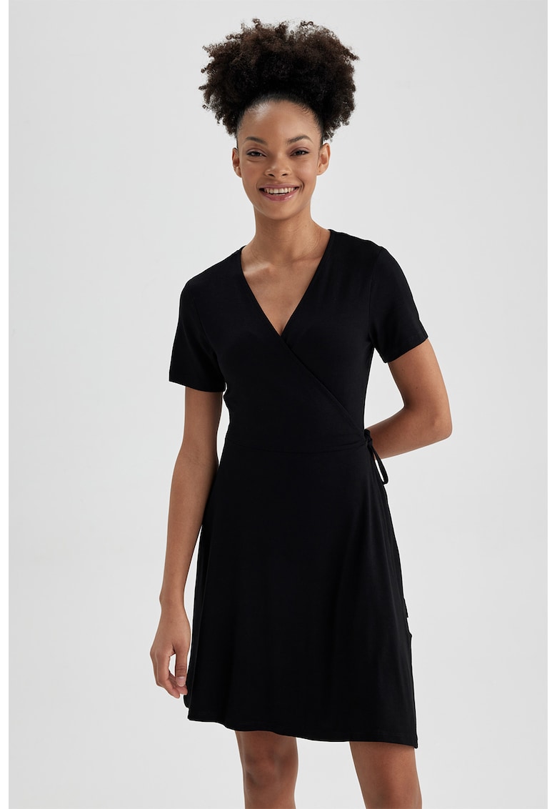 Rochie petrecuta cu decolteu cache-coeur