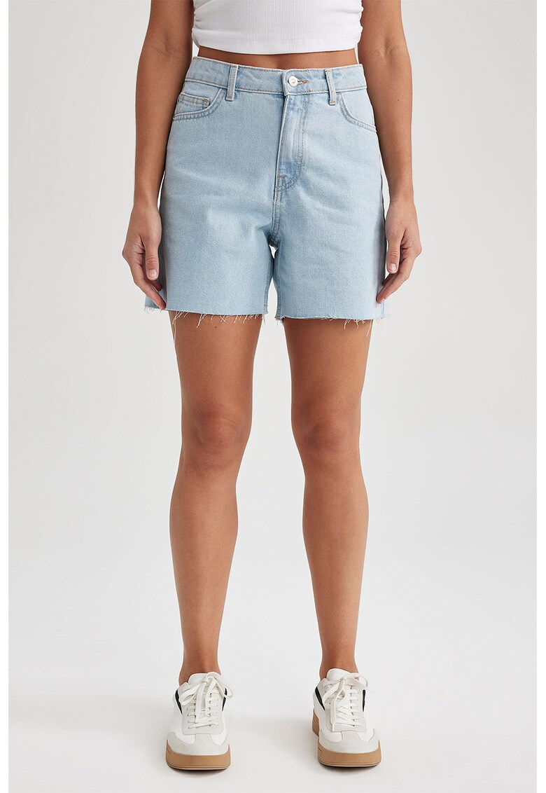 Pantaloni scurti de denim cu terminatie nefinisata