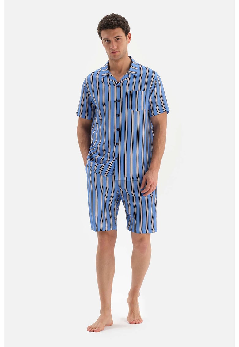 Pijama cu pantaloni scurti si model in dungi
