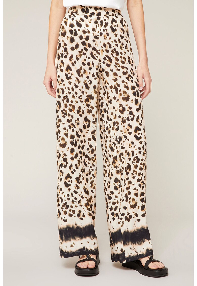 Pantaloni cu animal print si croiala ampla