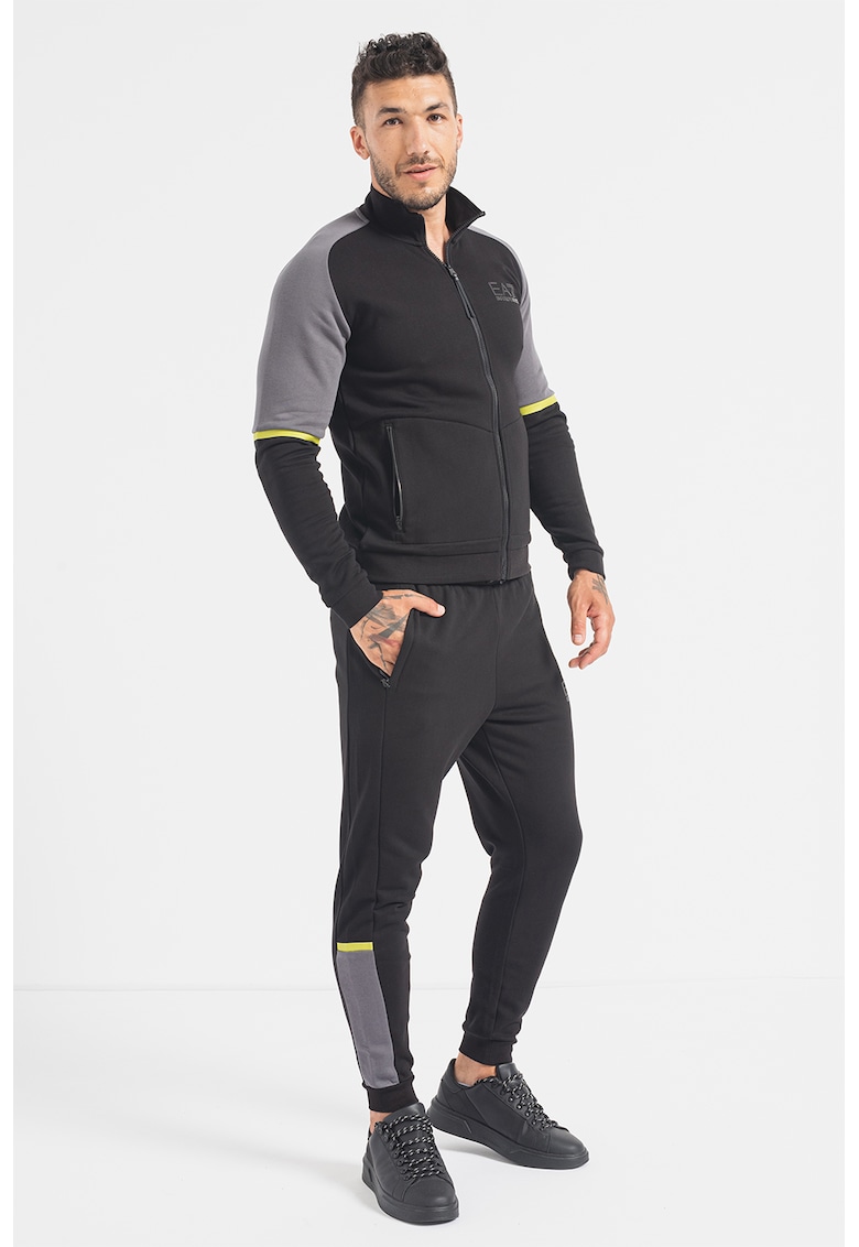 Trening cu model colorblock si uni