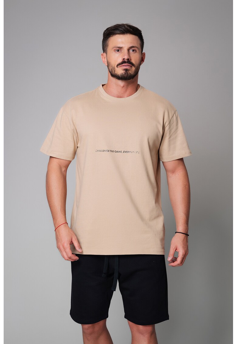 Tricou supradimensionat din bumbac cu decolteu la baza gatului si imprimeu text