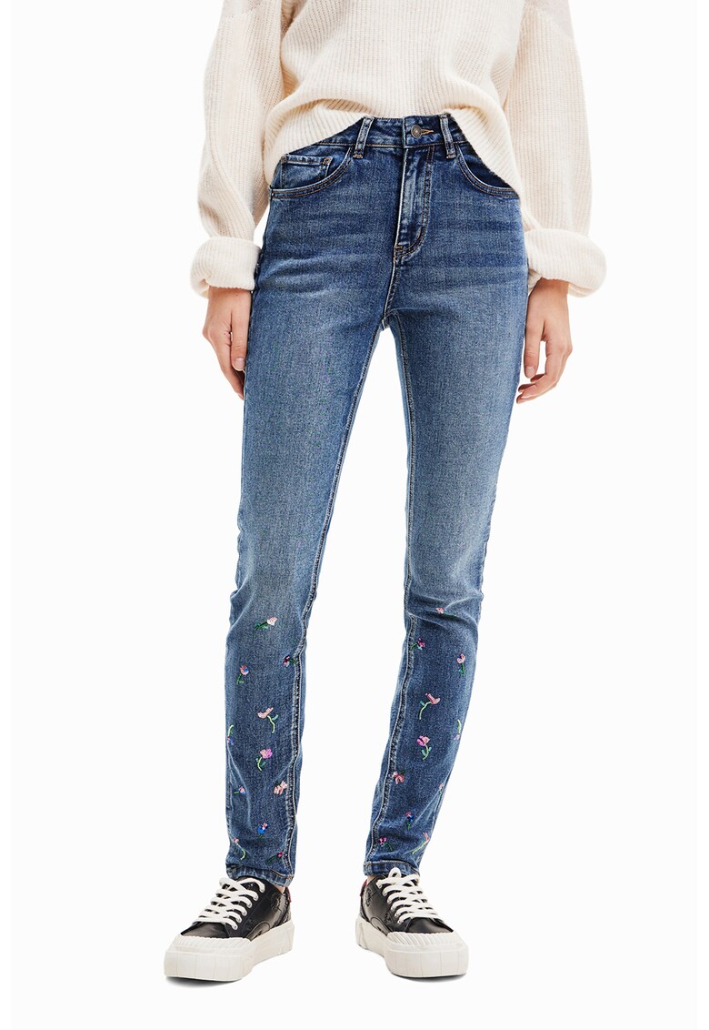 Blugi slim fit cu aplicatii florale
