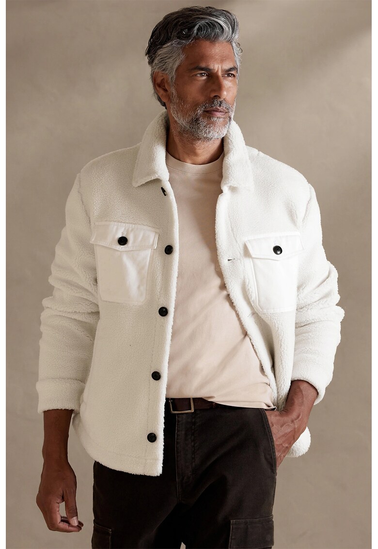 Jacheta de blana shearling sintetica cu buzunare aplicate pe piept