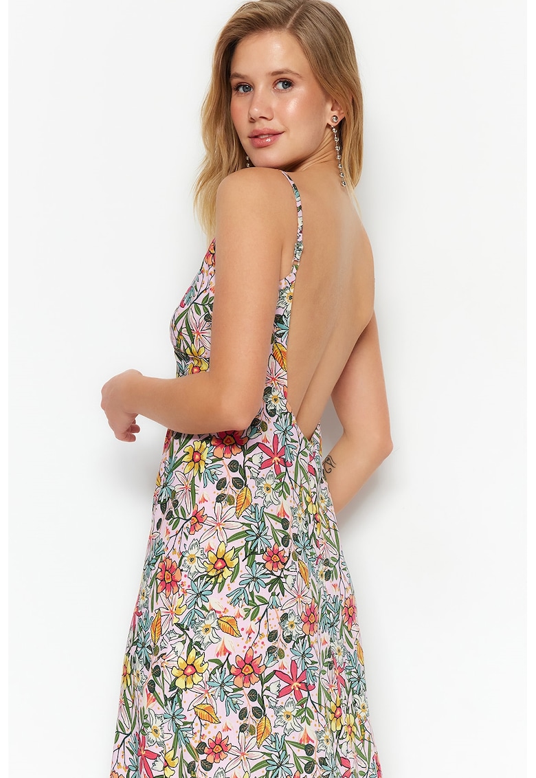 Rochie cu model floral si decolteu adanc pe partea din spate