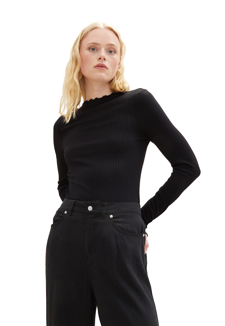 Pulover striat cu terminatii valurite