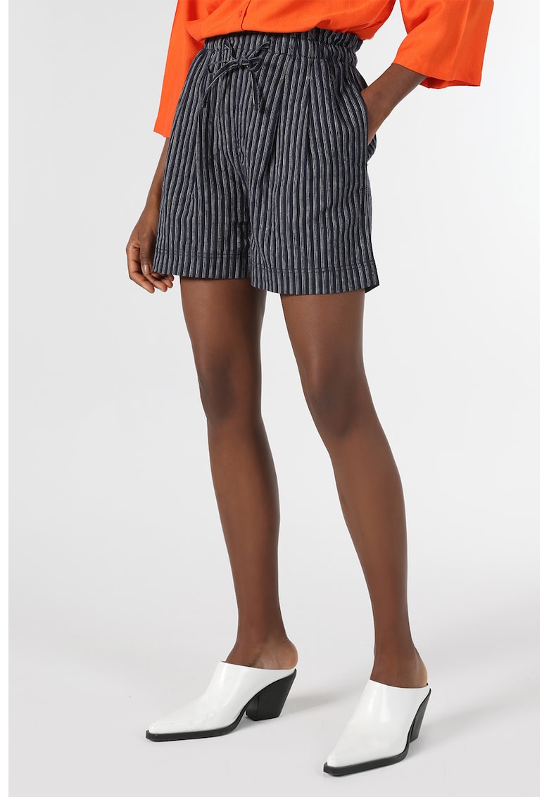 Pantaloni scurti cu talie inalta si dungi