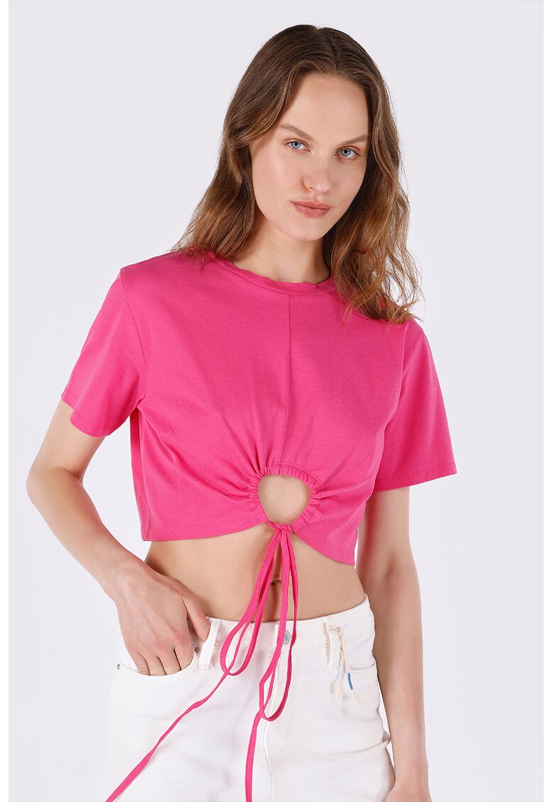 Tricou crop cu detaliu innodat