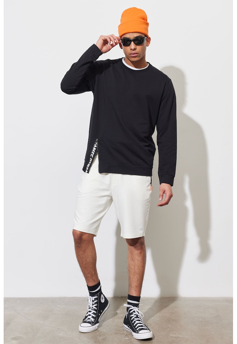 Bermude sport cu snururi si croiala dreapta Bermude sport cu snururi si croiala dreapta