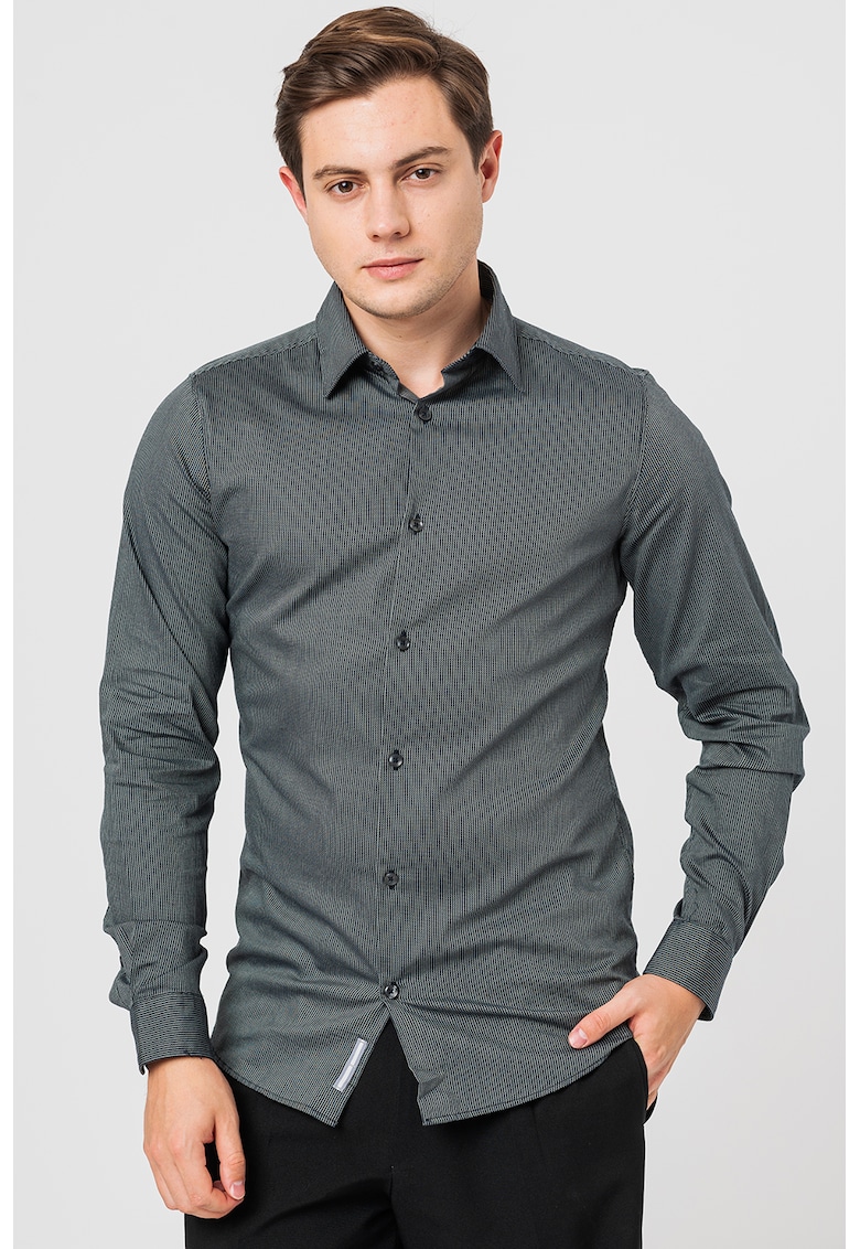 Camasa cu maneci lungi si model in dungi