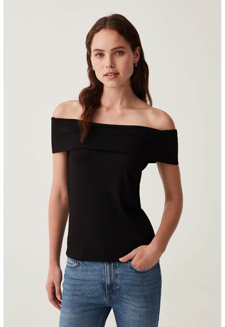 Tricou cu striatii si decolteu pe umeri