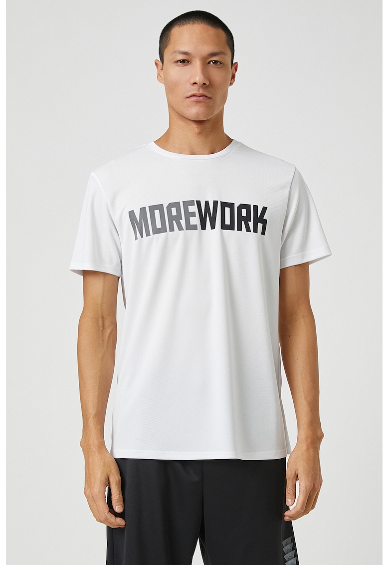 Tricou cu imprimeu text si decolteu la baza gatului