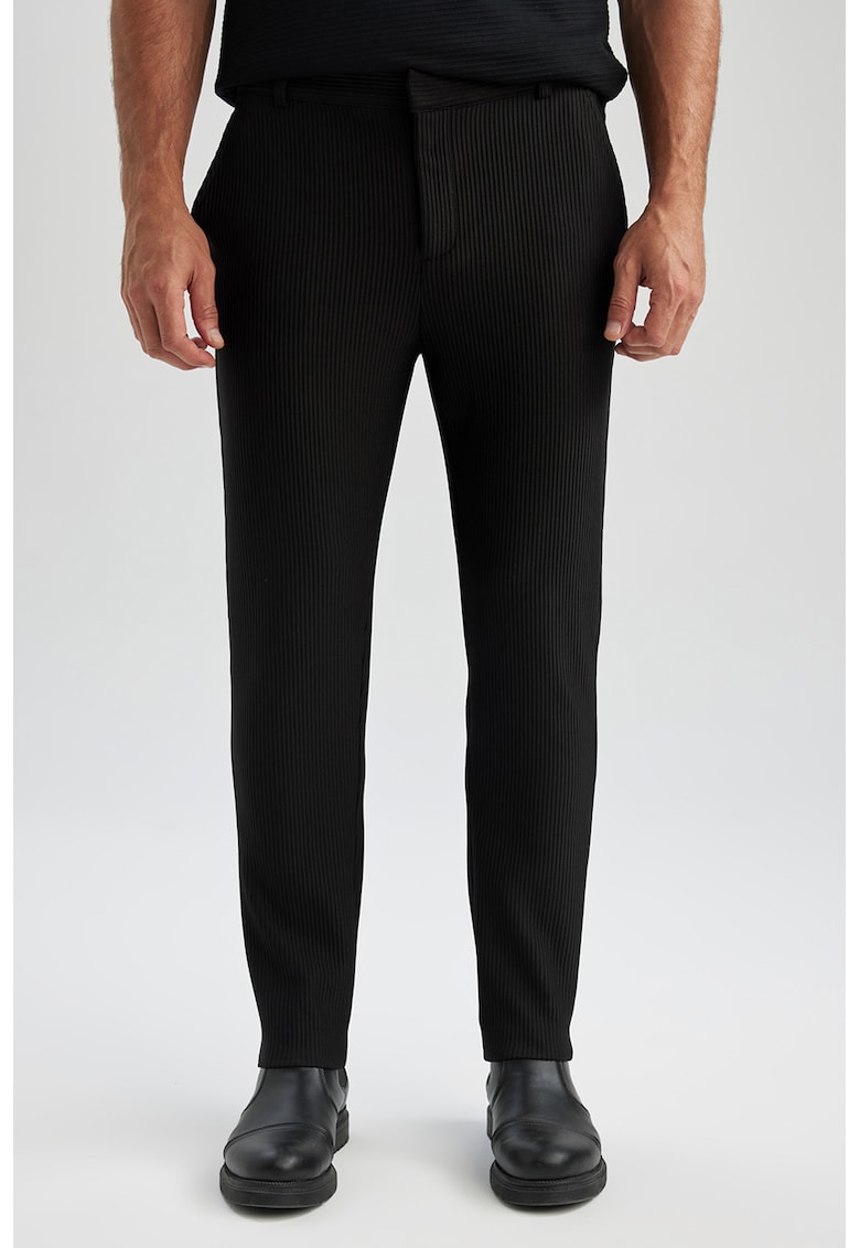 Pantaloni cu aspect striat