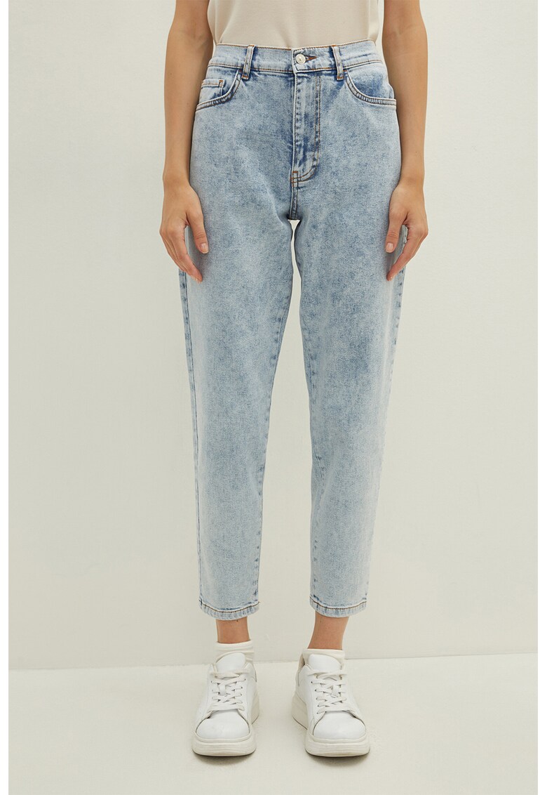 Blugi mom fit cu talie inalta