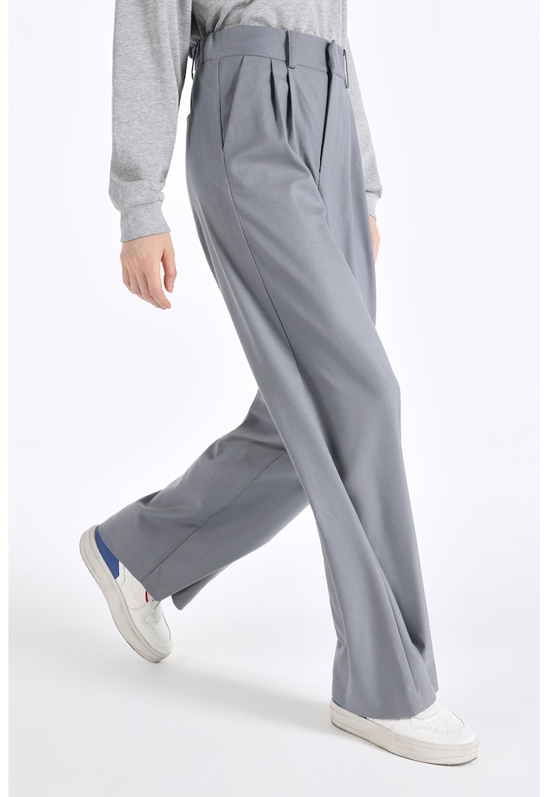 Pantaloni cu croiala dreapta si talie inalta