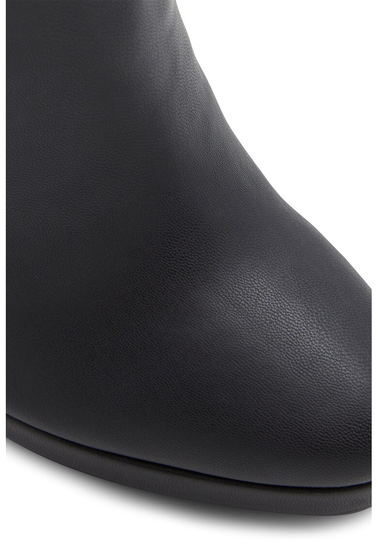 Botine cu varf ascutit Ocomatha