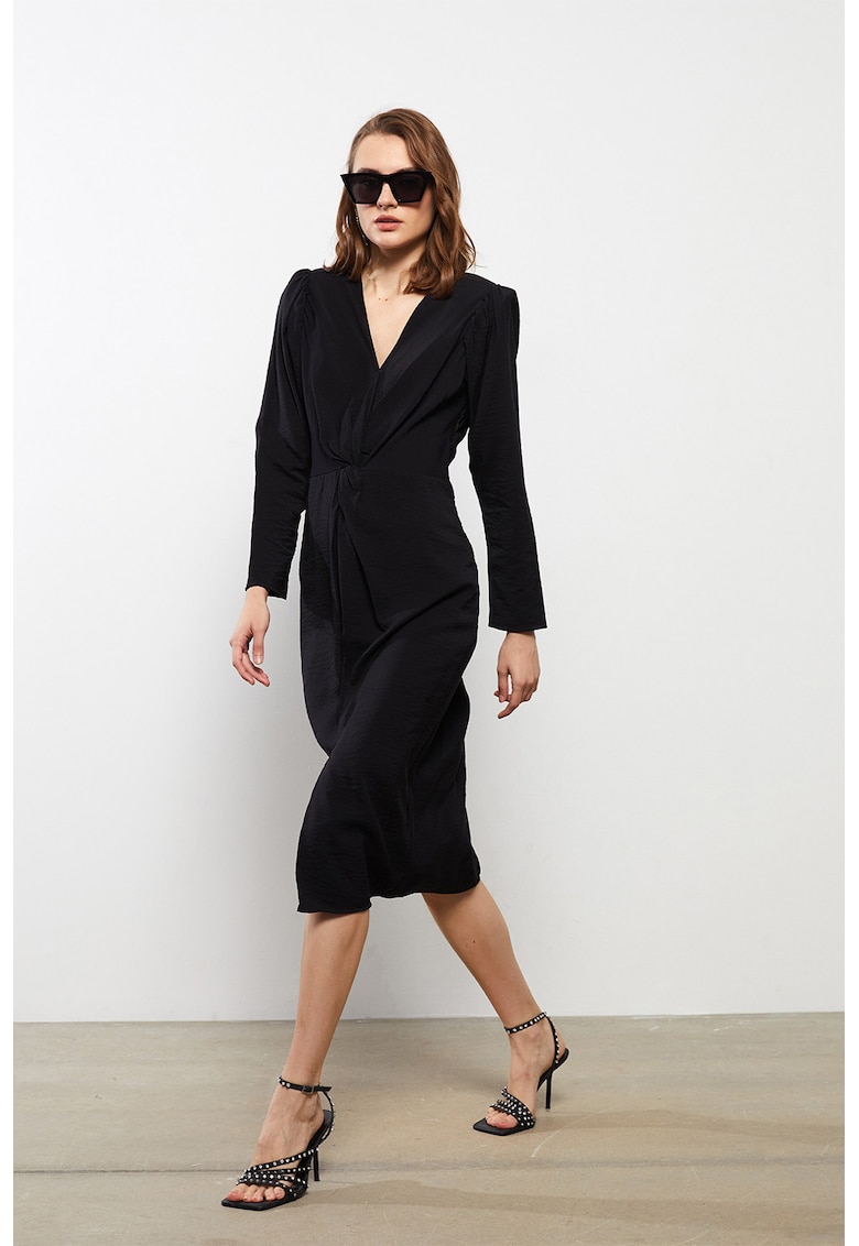 Rochie cu decolteu in V si slit frontal