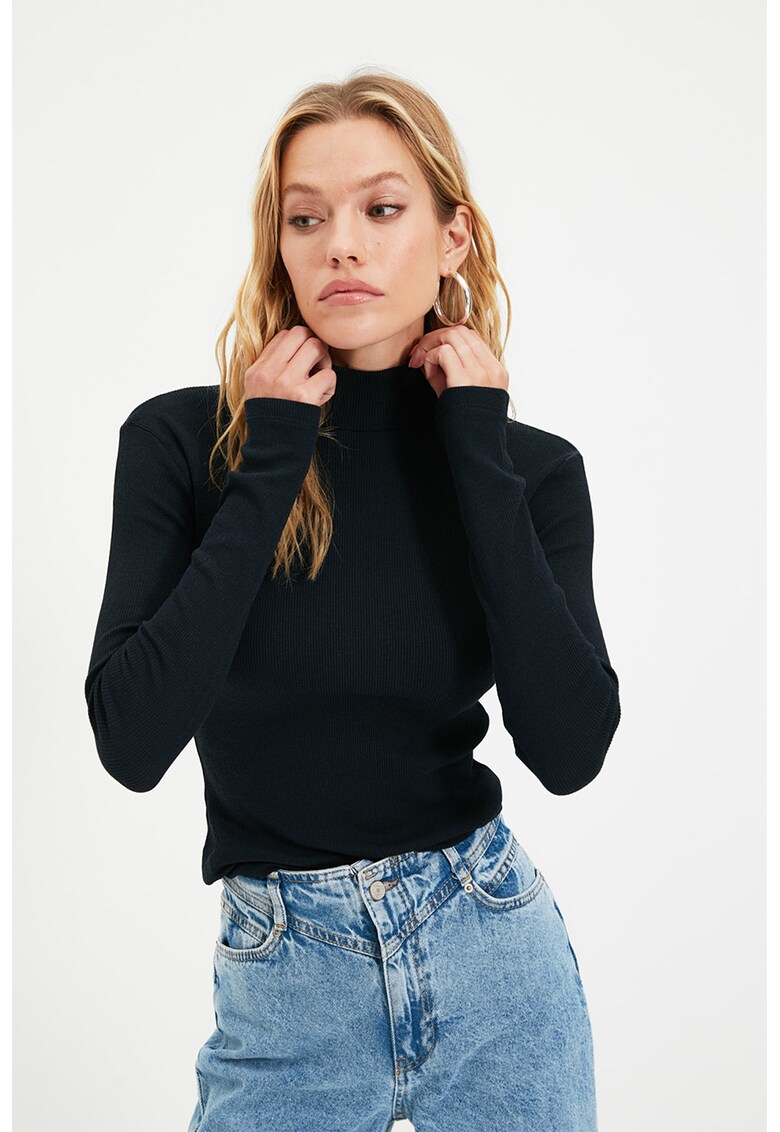 Bluza crop cu striatii si guler scurt