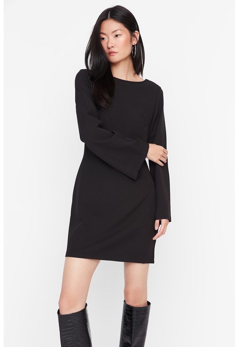 Rochie scurta cu decolteu adanc pe spate