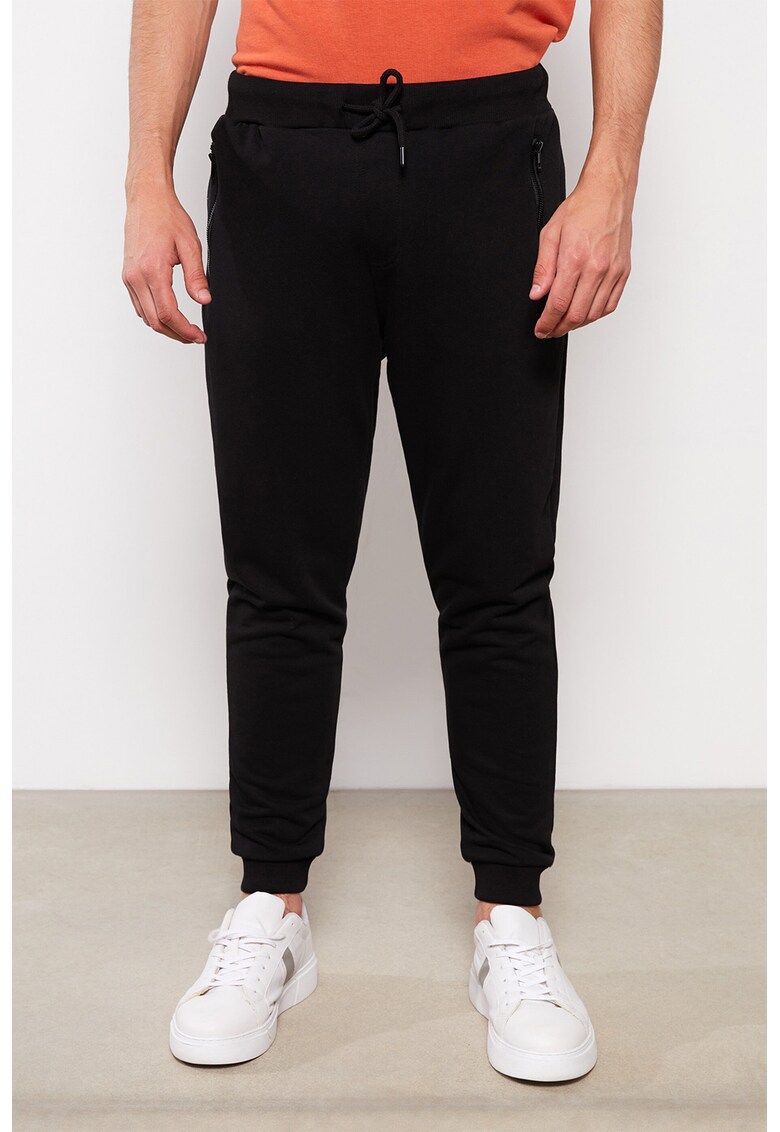 Pantaloni slim fit de trening cu buzunare laterale