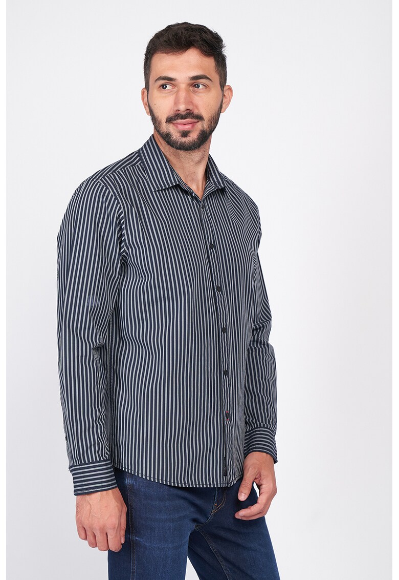 Camasa cu maneci lungi si model in dungi