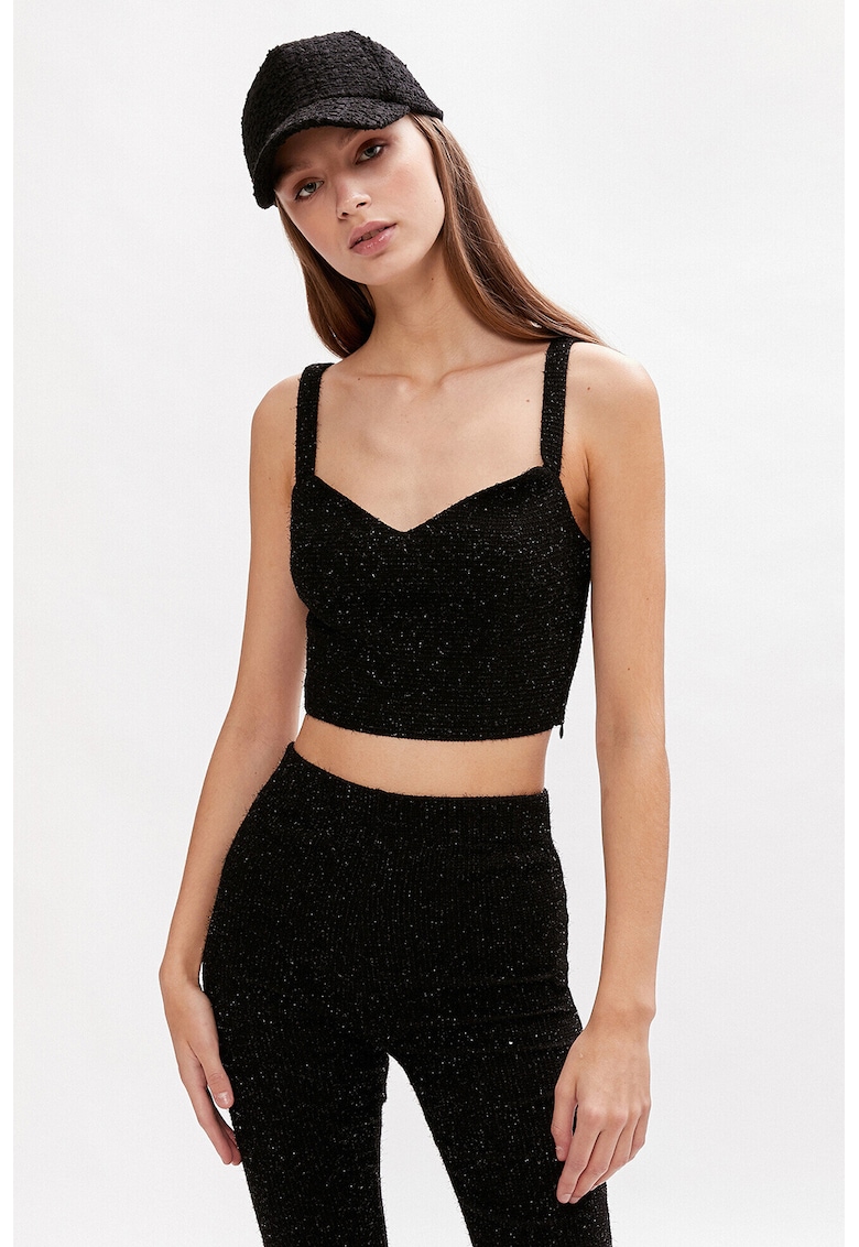 Top crop cu insertii de fire metalice
