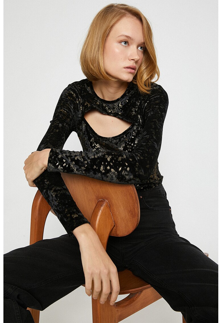 Bluza cu decupaj pe piept