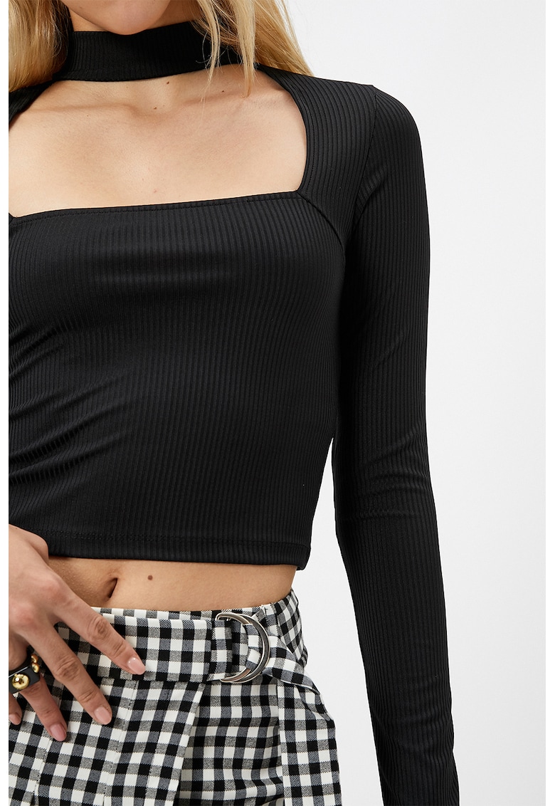 Bluza crop striata cu decupaj