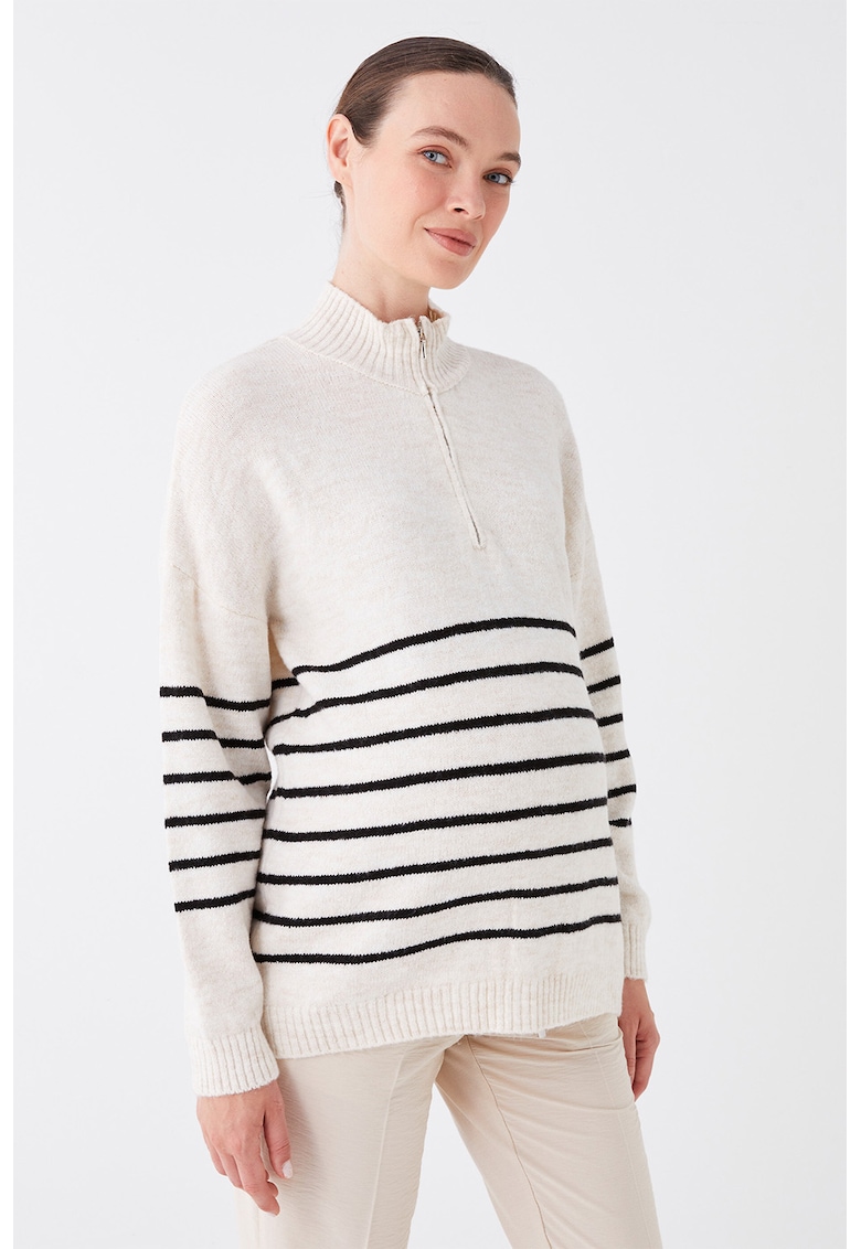Pulover cu model in dungi si fenta scurta cu fermoar - Alb fildes/Negru