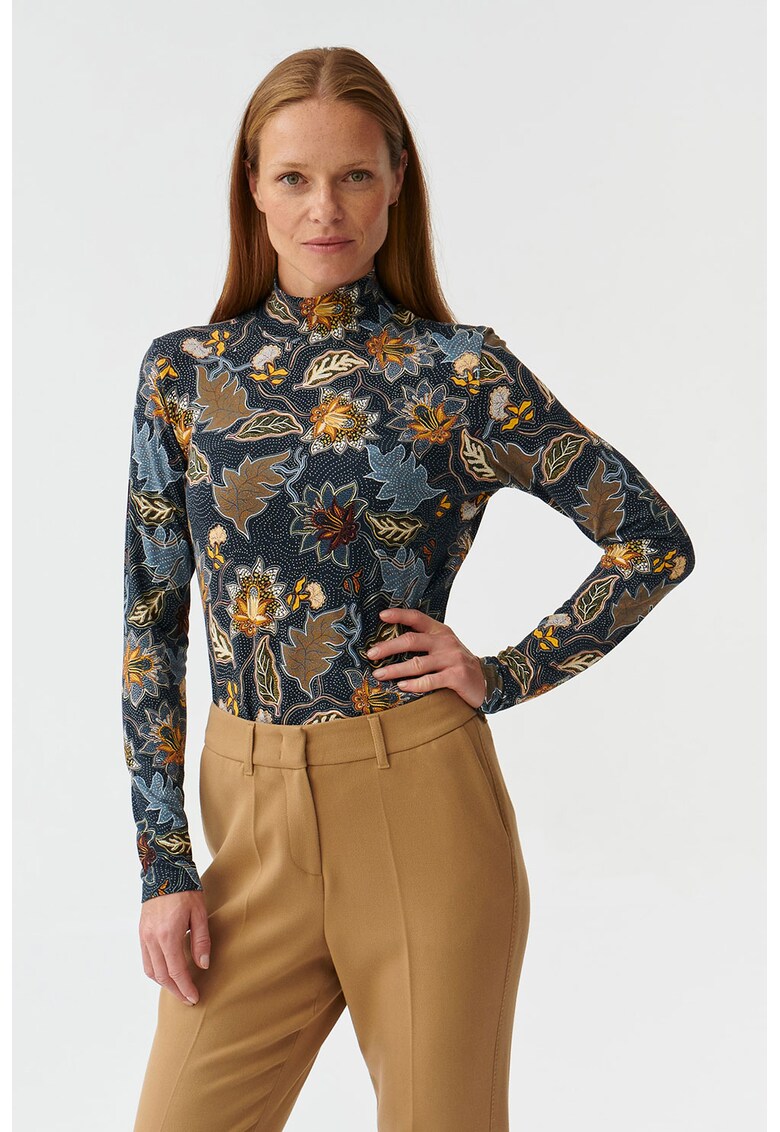 Bluza cu imprimeu floral si guler inalt