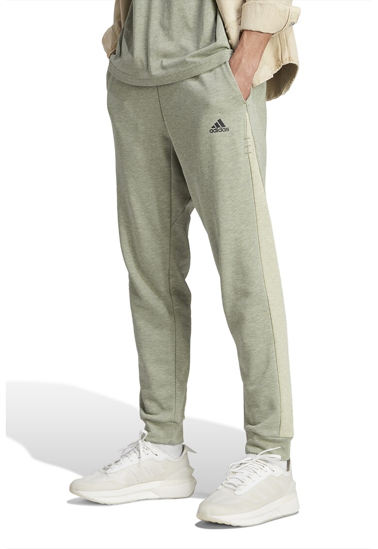 Pantaloni sport cu segmente contrastante