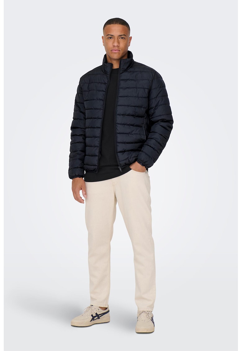 Geaca matlasata cu fermoar