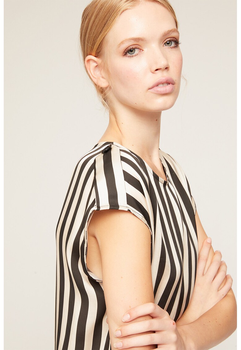 Bluza cu model in dungi si aspect satinat