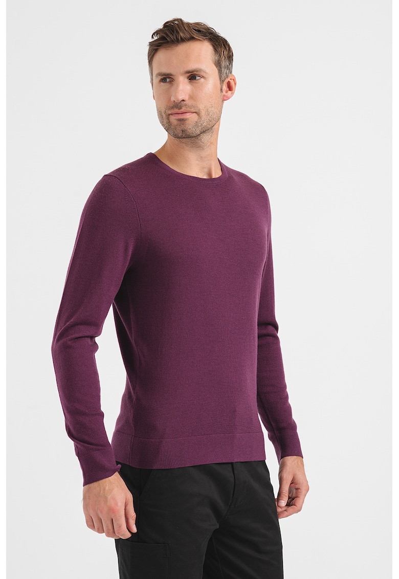 Вълнен фино плетен пуловер