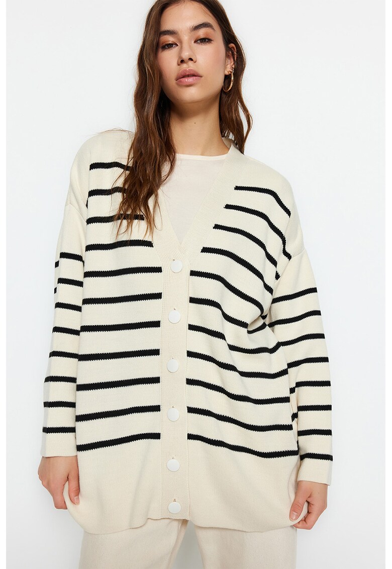 Cardigan cu model in dungi si decolteu in v