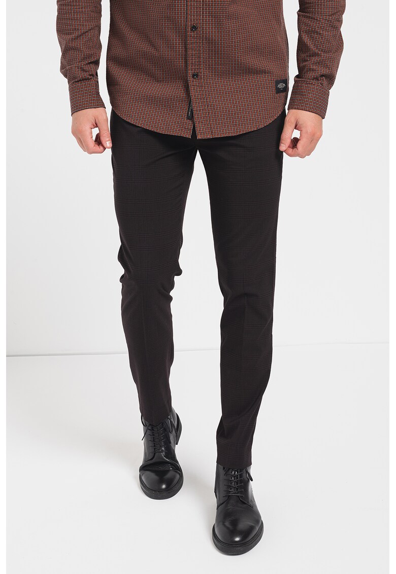 Pantaloni super slim fit cu model