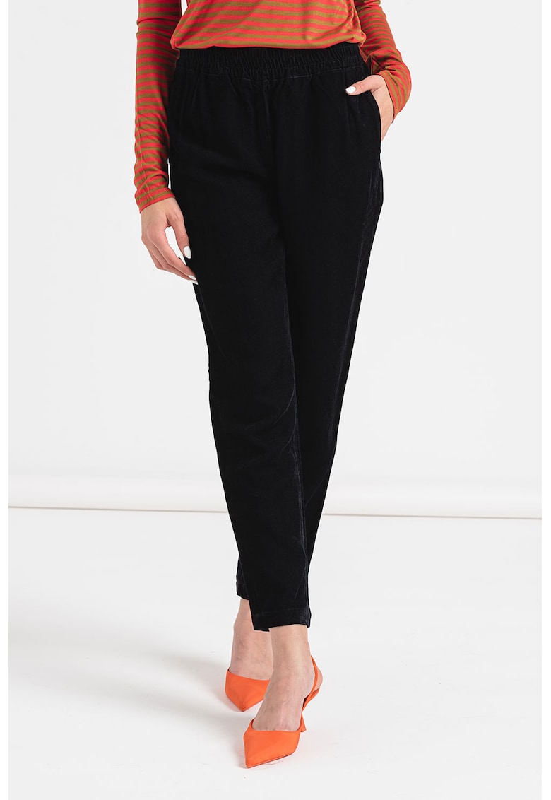 Pantaloni cu croiala conica si talie elastica Pantaloni cu croiala conica si talie elastica