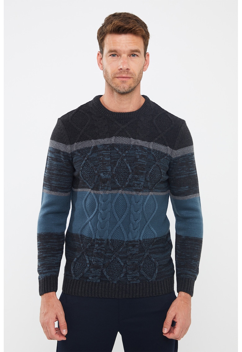 Пуловер с плетка осморка