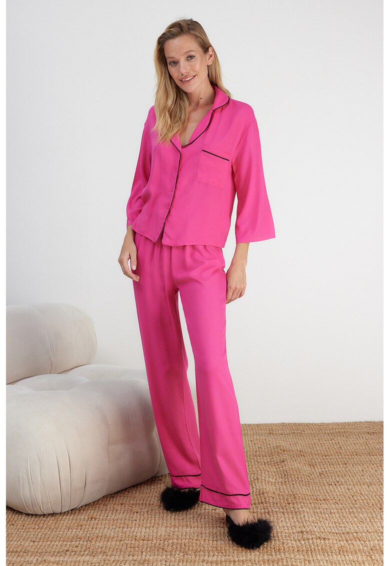 Pijama cu detalii contrastante si pantaloni lungi