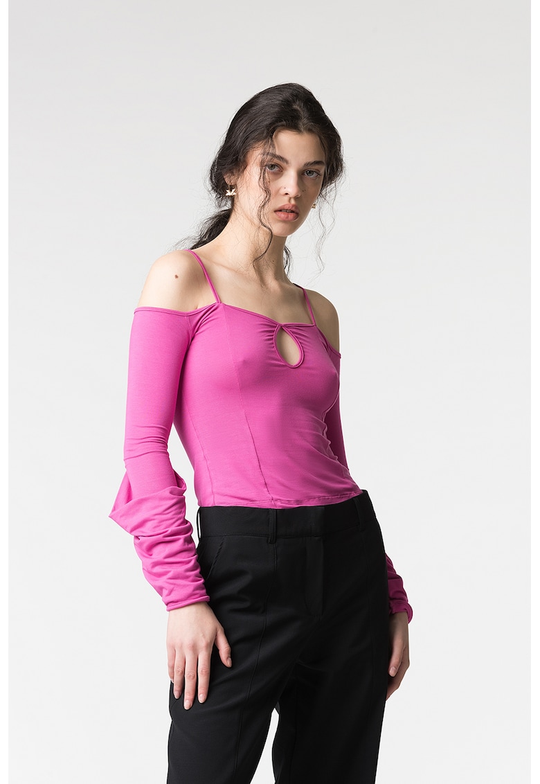 Bluza cu decupaje pe umeri si decupaj
